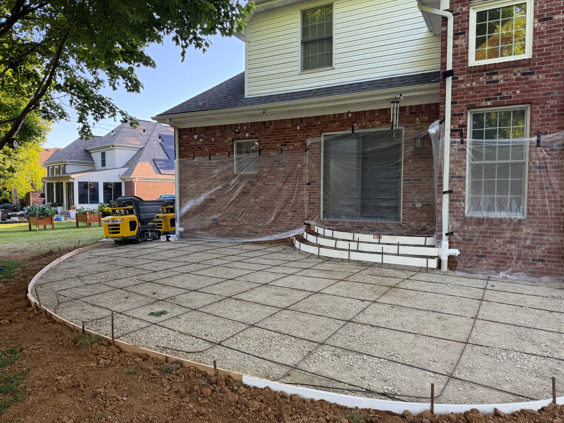 Gallery photos for Sunken Paver Patio Replaced With a Larger Exposed Concrete Outdoor Patio: Image #4