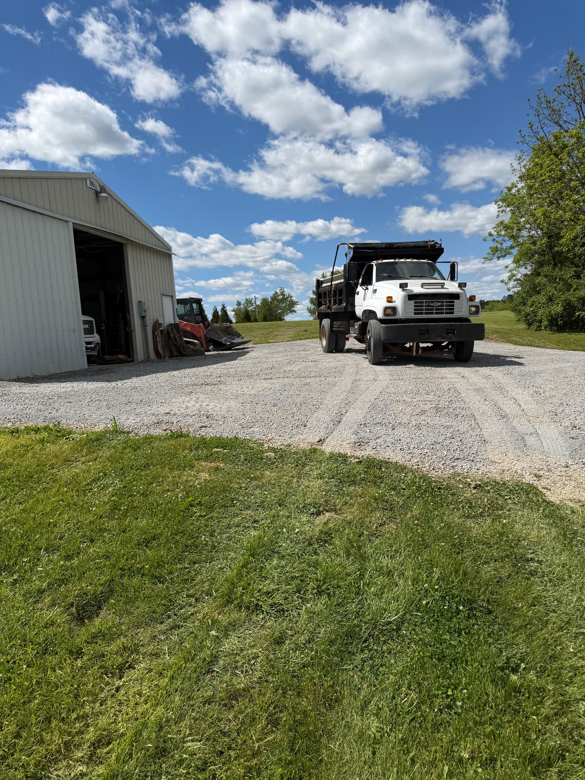 Gallery photos for Gravel Driveway Cleanup and Finish Grading Done Right: Image #3